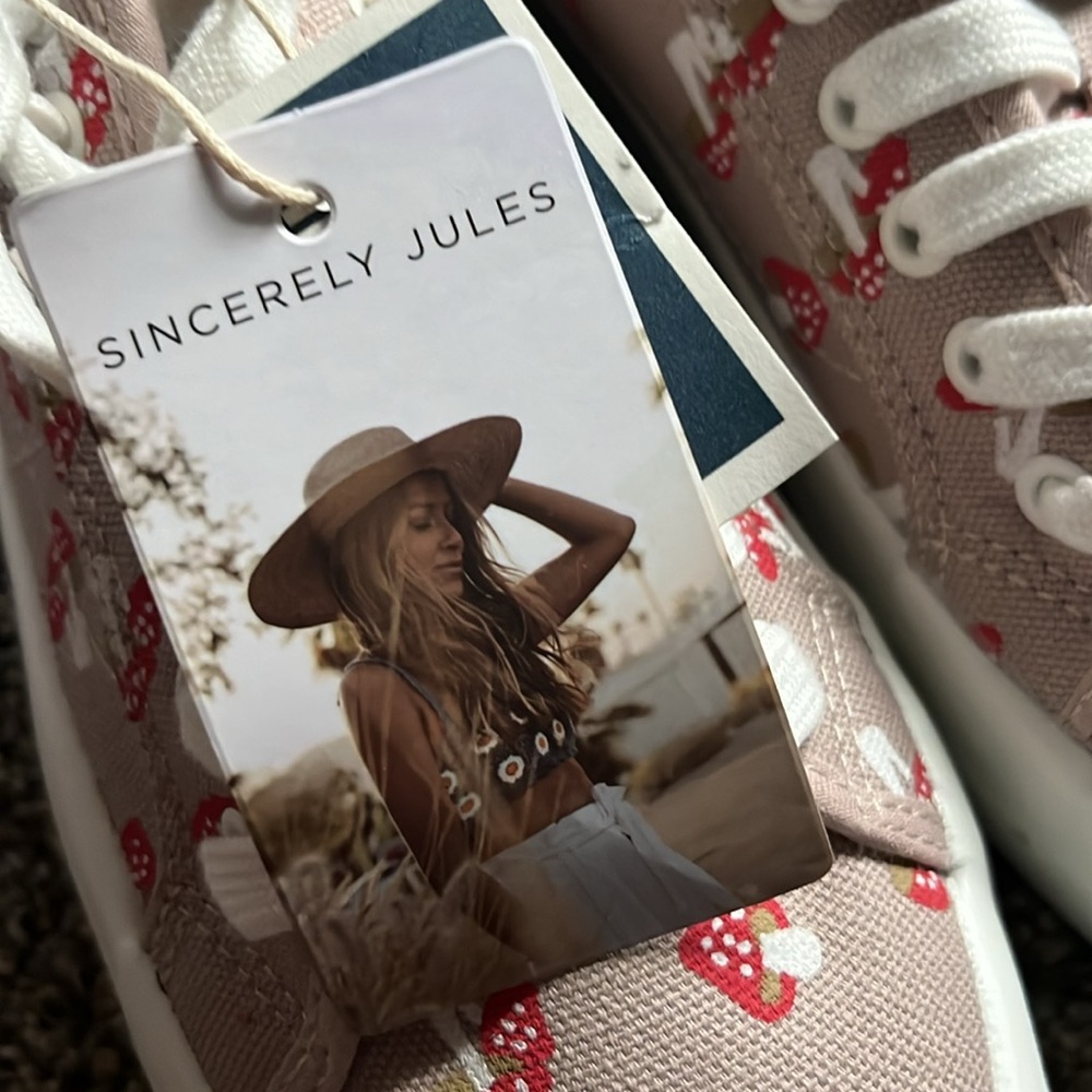 Sneakers - Picture 4 of 4